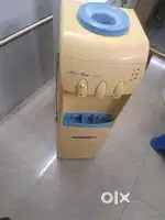 Cooling water dispenser