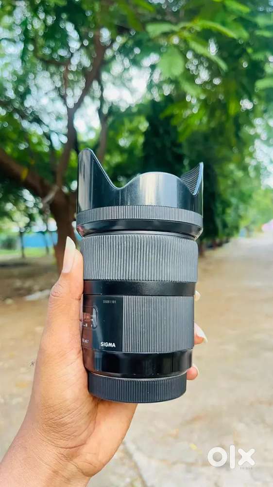 Conon mount Sigma 35mm F1.4 lens