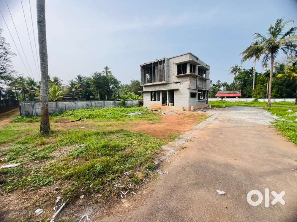 ആലുവയുസി കോളേജ് മദ്രസപ്പടി 4cent plot cent 4.50lakh