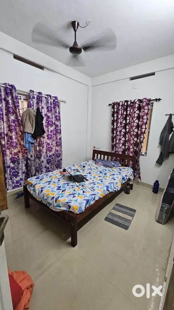 1 room available in a 2bhk