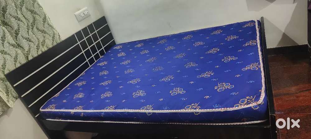 Queen size bed with mattress