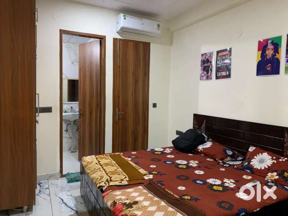 Looking for girl flat mate