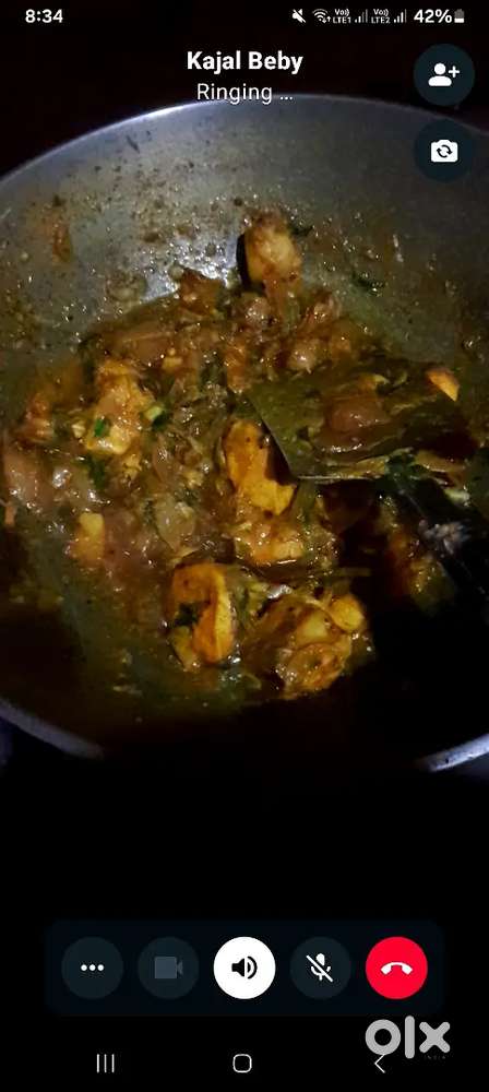 Cooking k liye ek mahila sttaf