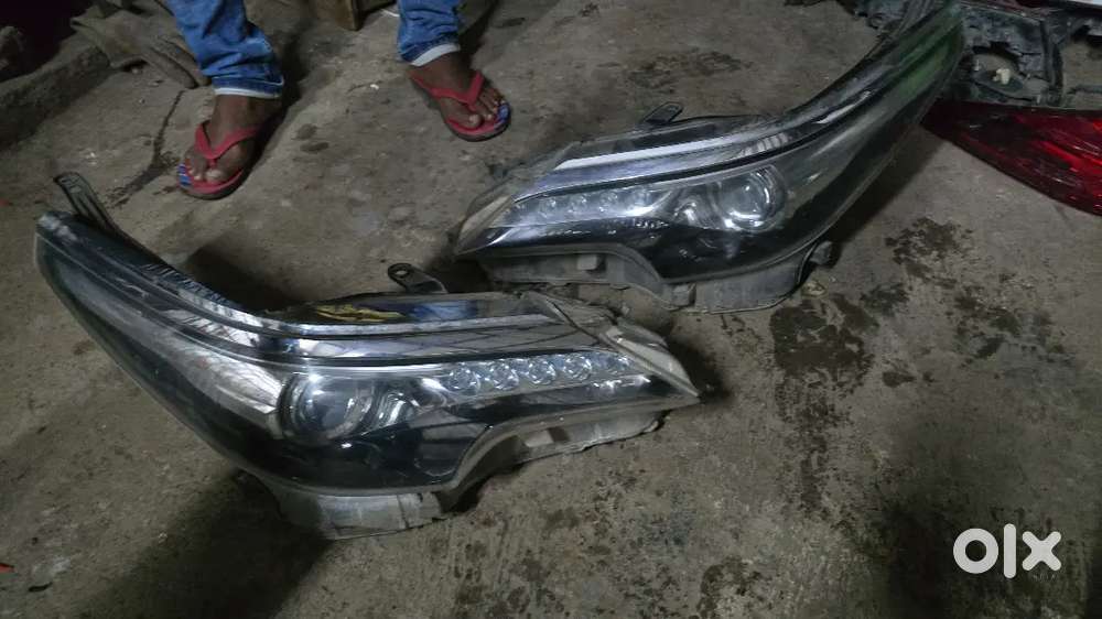 Fortuner type 3 orignal head light