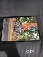 I pad 10th gen 256gb with box charger