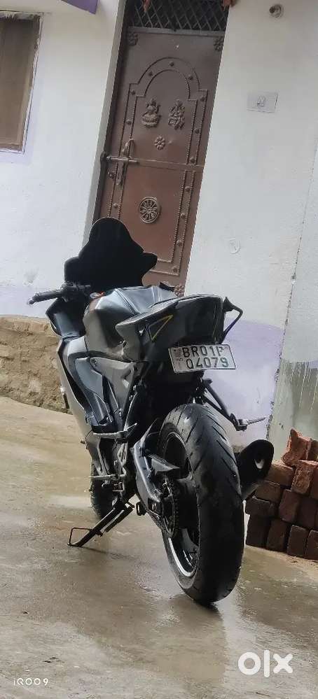 Lowest price r15 v4 in good condition with free akraphovic exhaust