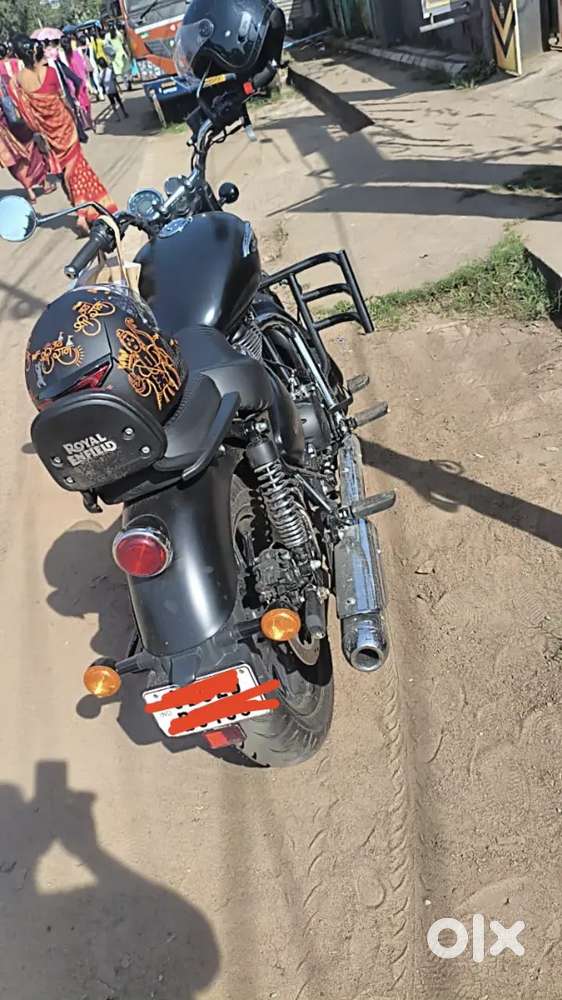 Royal Enfield meteor 350 (matt black)