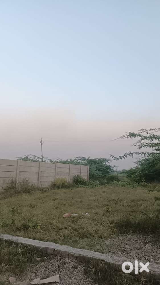 275 gaj Plot for sale in Royal Enclave