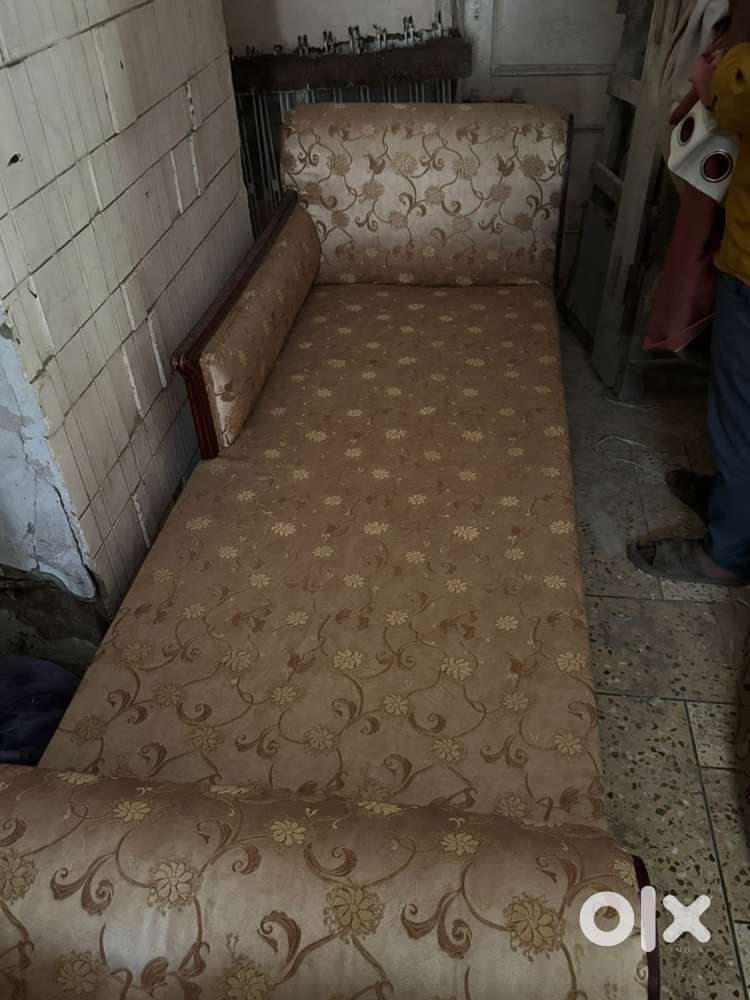 Elegant Day bed/Divan/ Chaise lounge