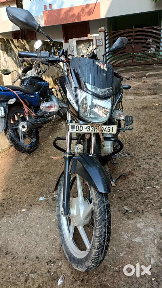 Platina with Front DRL and Self. Its in top scratchless condition.
