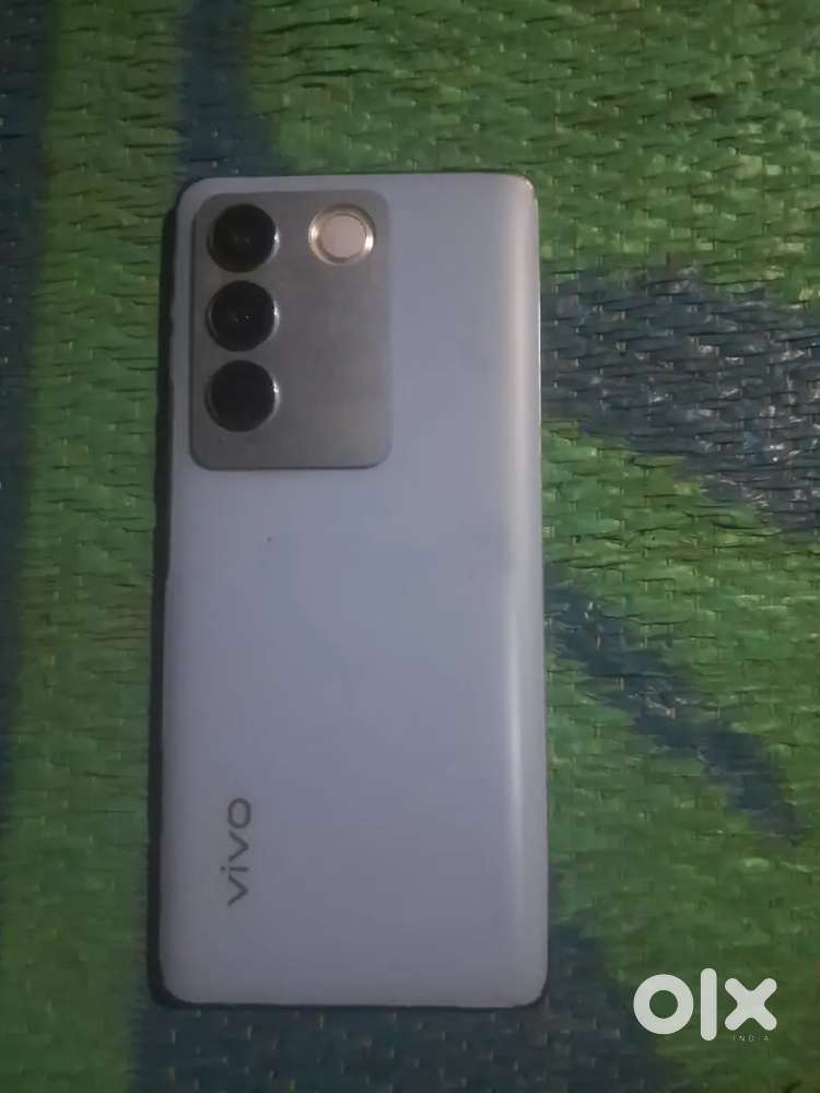 Mera phone bechna hai