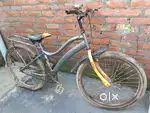 Without gear tight brake smooth cycling and smooth tyre rain no slip
