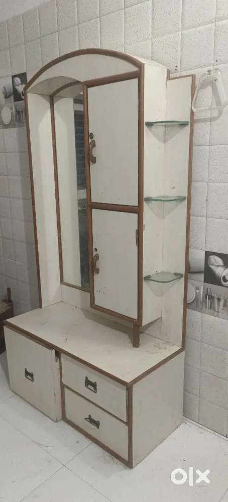 Deresing Tv unit