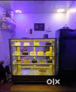 Good condition freeze cake display cunter