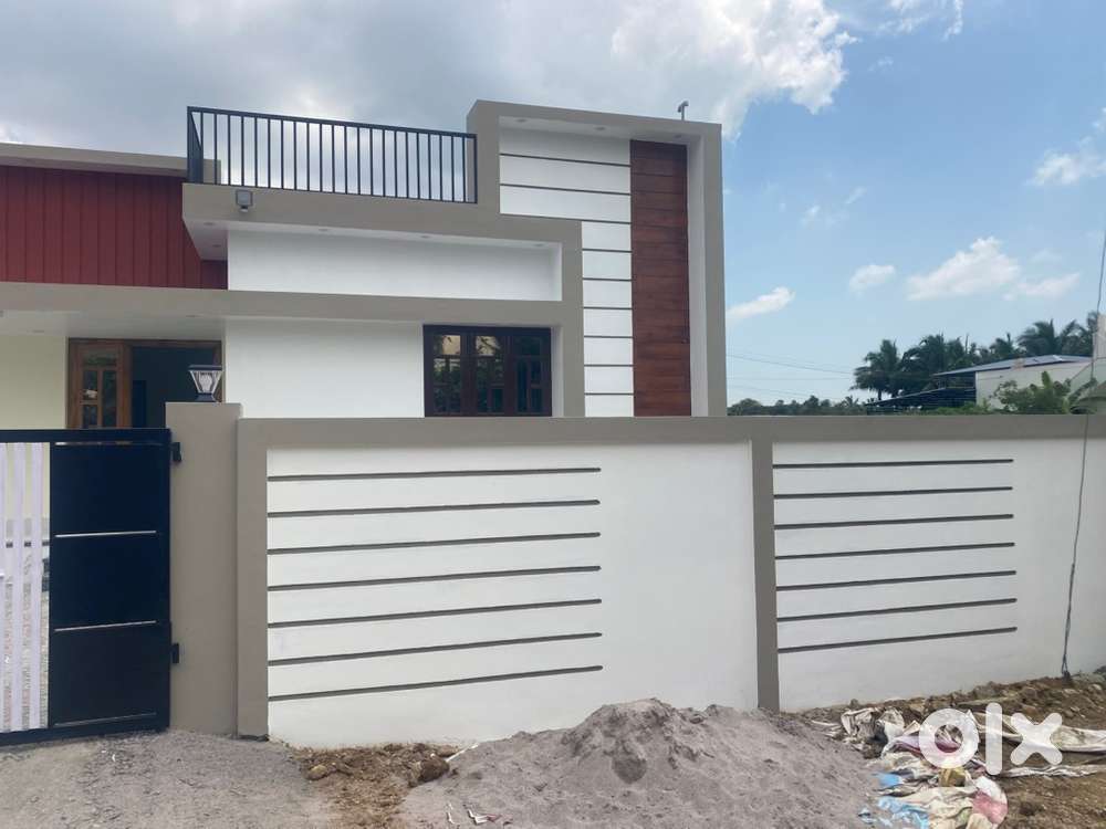 5.5 Cents 1300 Sqft 2 BHK VALLAMADAM