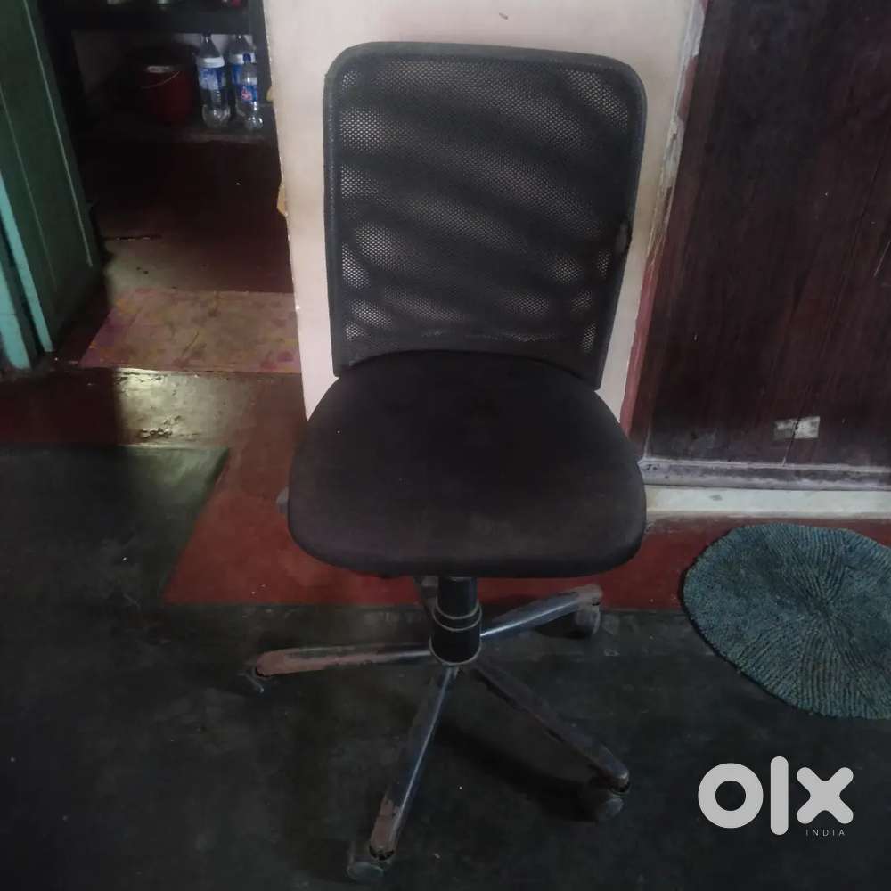 Revolving chair for office