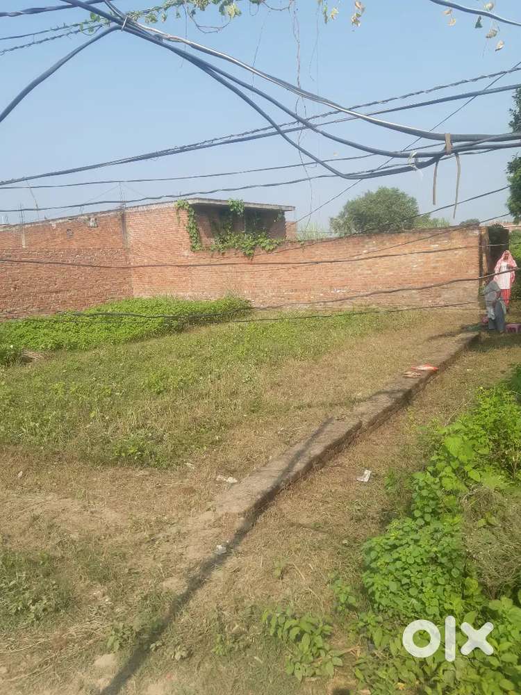 Corner plot suklaganj poni road