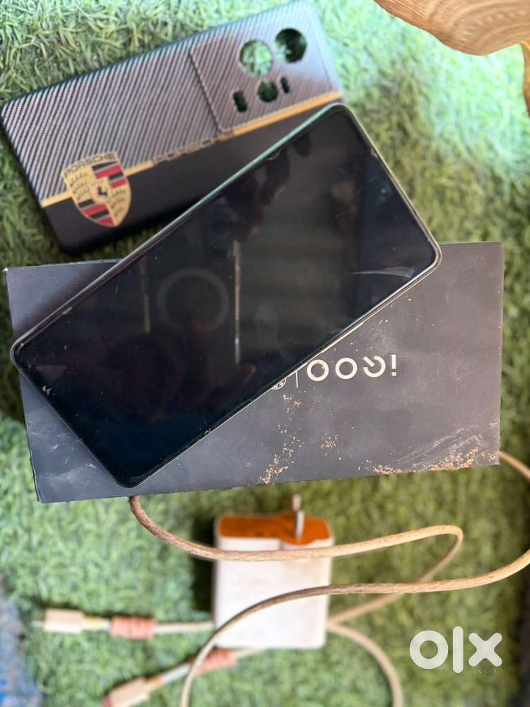 IQOO 11 LEGEND 16GB 256GB GAMING PHONE BGMI