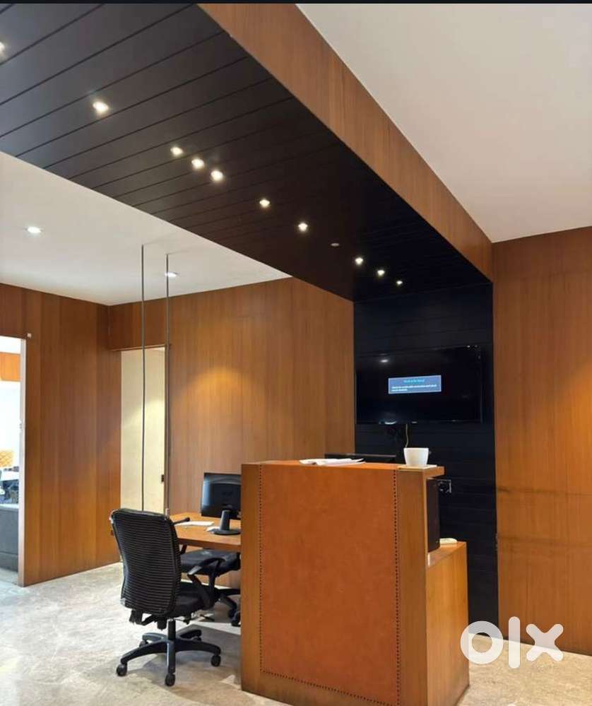 Required female office Staaf