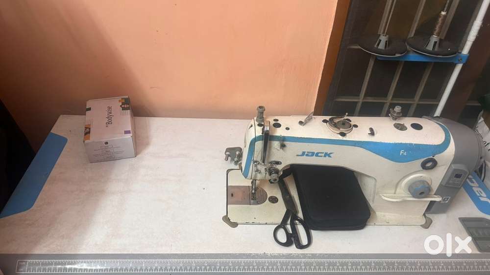 Jack F4 Sewing machine !!