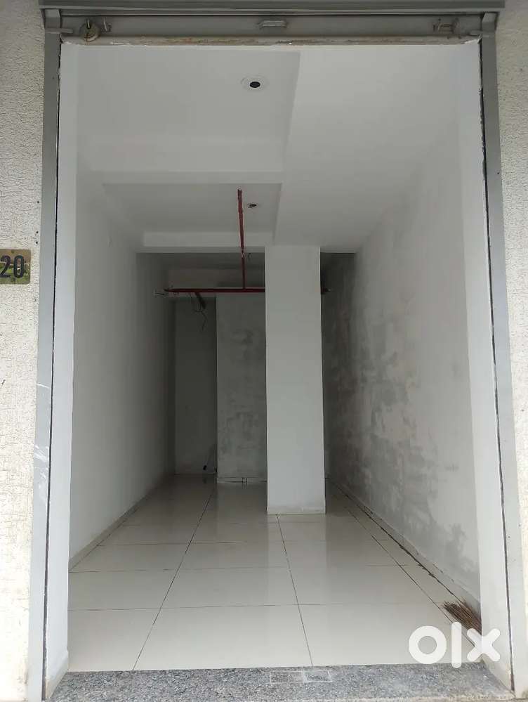 Graund floor shop main road