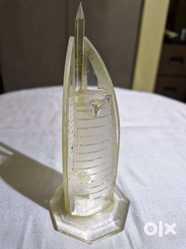 Premium Glass Showpiece