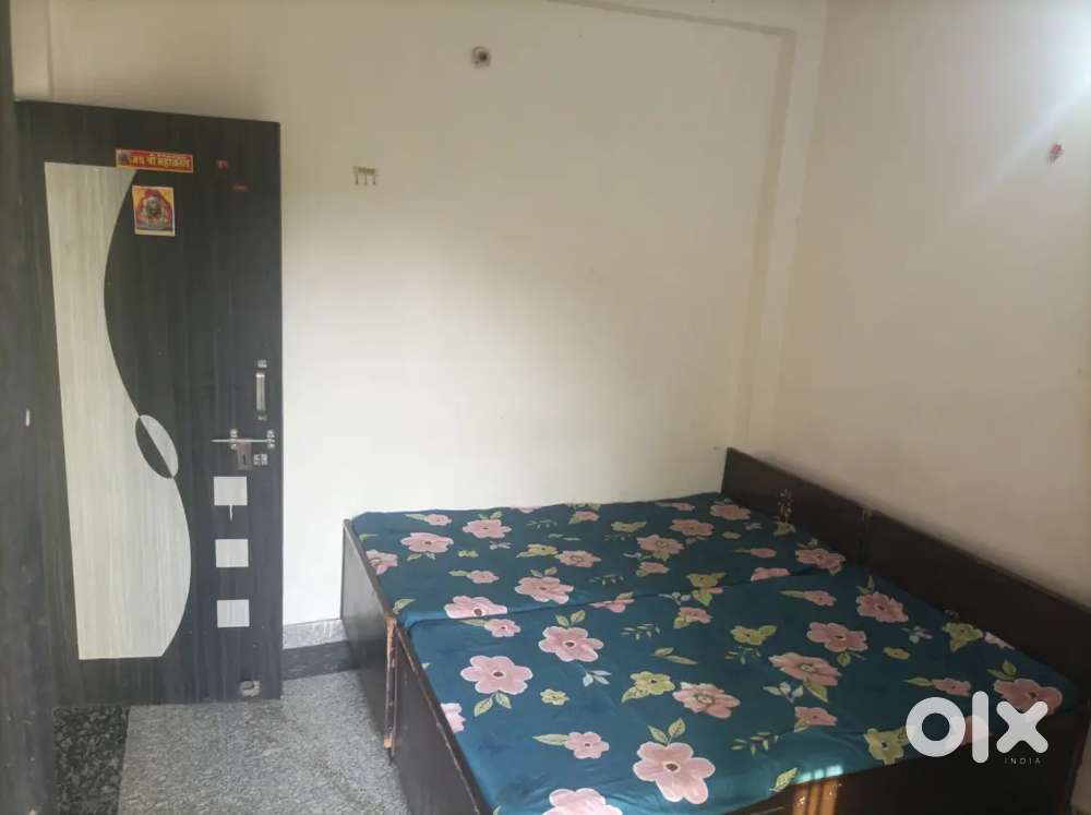 1 RK Rare location,fully furnished, behind medanta hospital, sector 38
