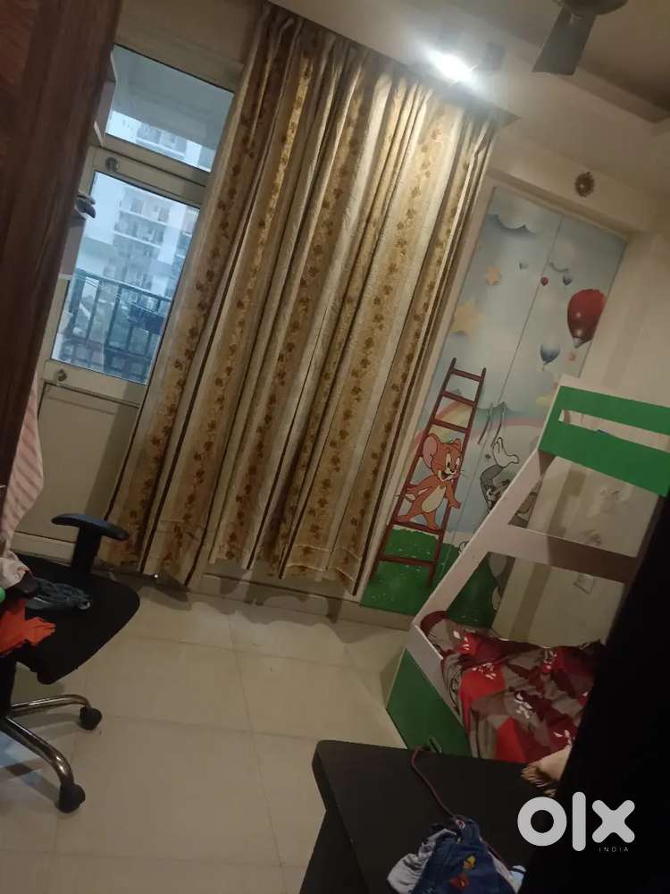 Room for single female (rent negotiable)*