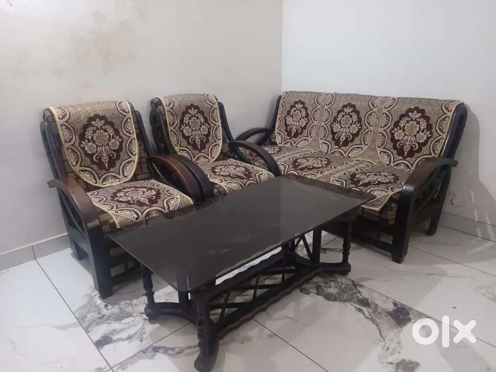 New modal 5 siter sofa set with table shisham wood