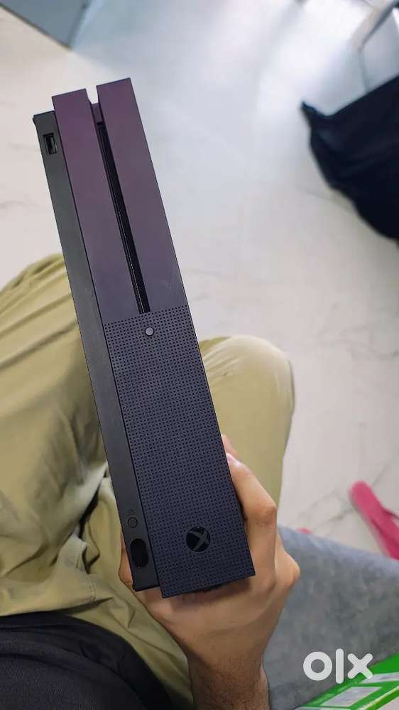 Xbox One S 1TB Devil May Cry 5 Limited Edition – Excellent Condition