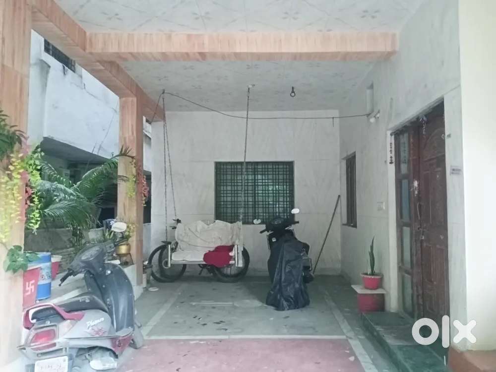 Families and bachelors allowed (maximum 4 people).