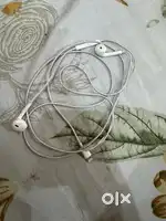 Apple lightning wired earphones