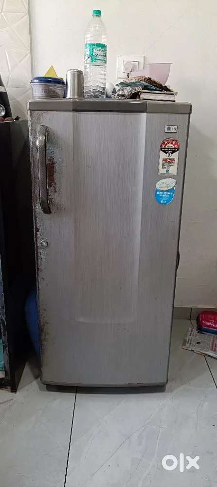 LG फ्रिज विकणे आहे