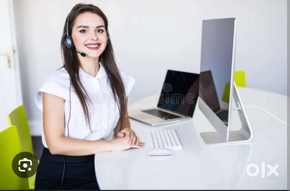 FEMALE COMPUTER OPERATOR