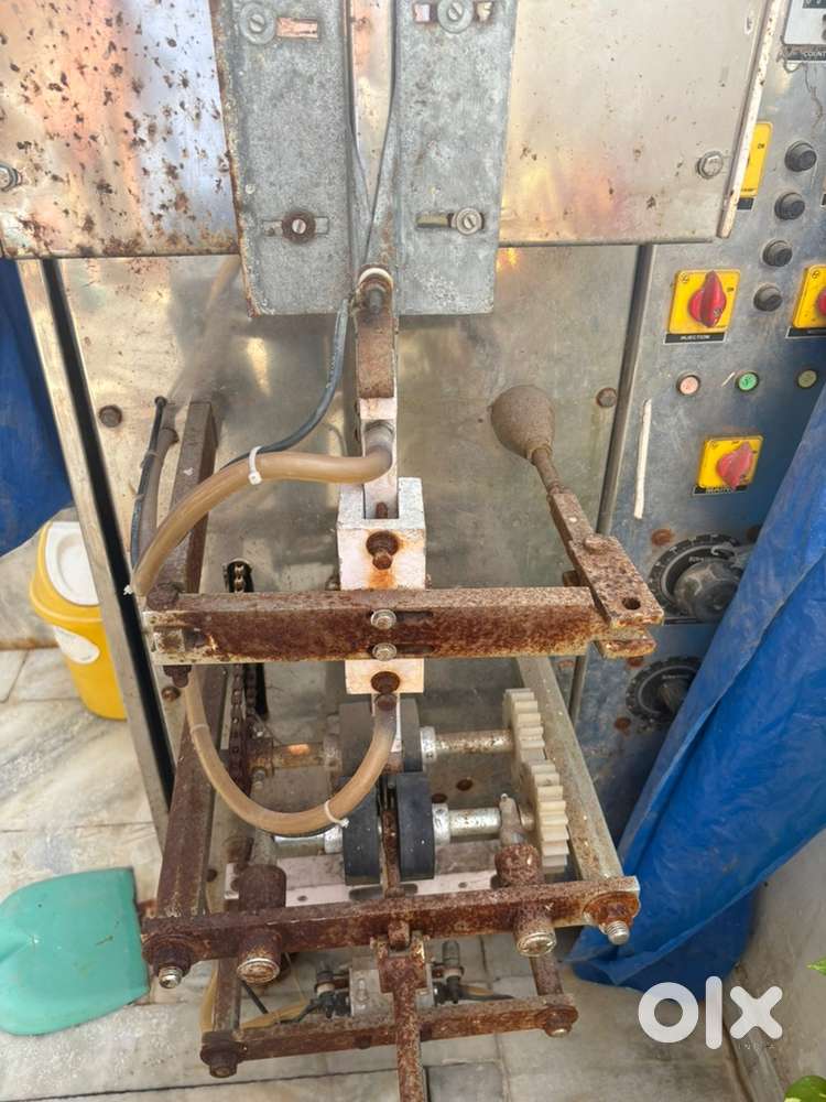 Pouch packing machine