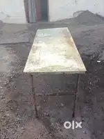 Folding table