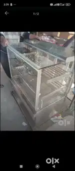 Cake counter with cooling