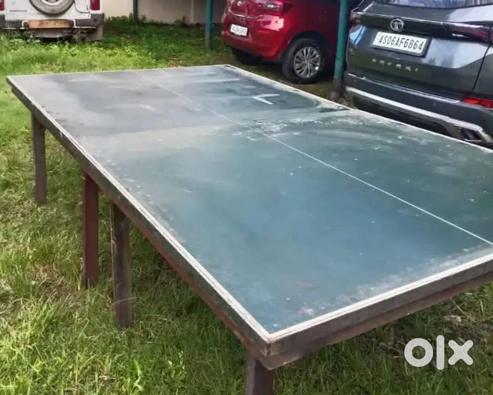 Dining table in the theme of table tennis