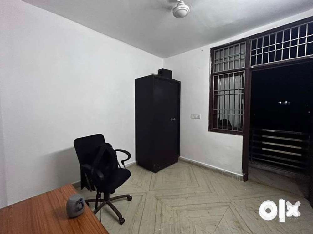 1 RK Fully-furnished floor on rent in Rohini, Sec -4