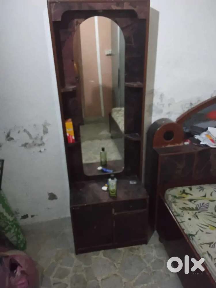 Dressing table in good condition