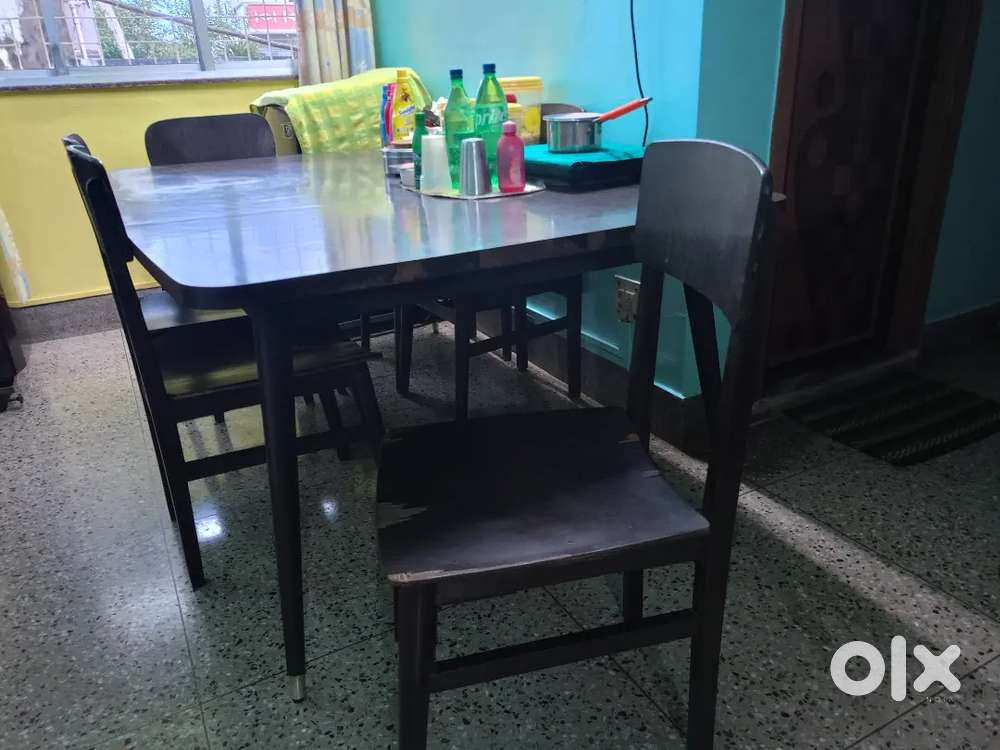Sale of 6 seater Dining Table with chairs