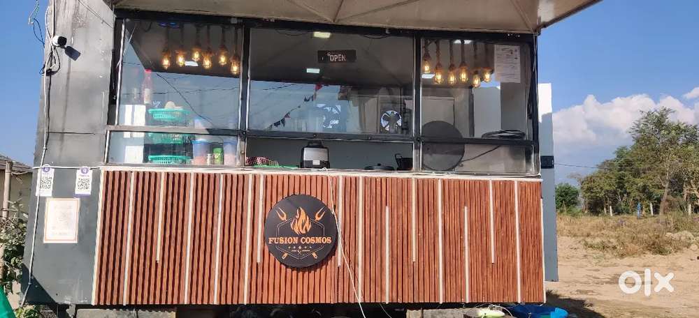 Required restaurant staff including Tandoor expert and waiter