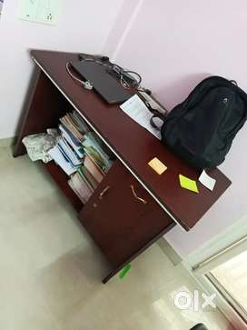 Computer desk