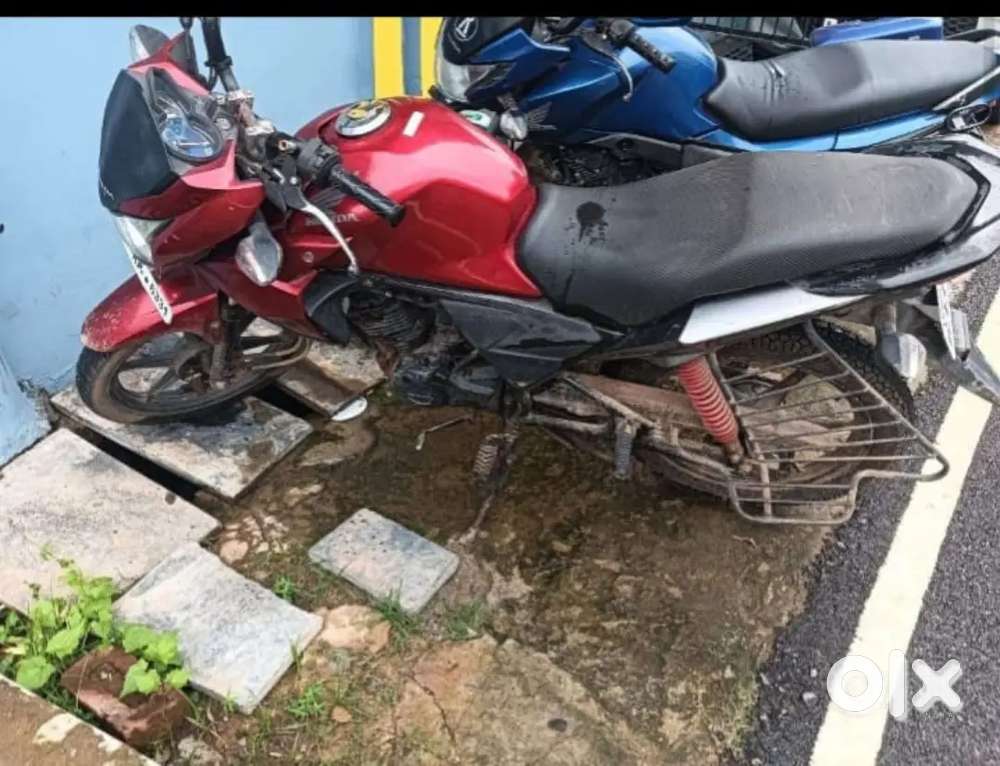 Hona cb twister 20000 km running in good condition urgent sale