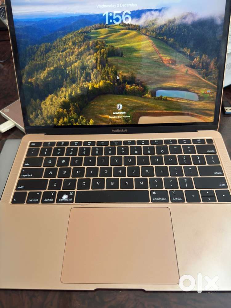 Macbook Air 2018, i5 intel with charger
