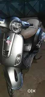 VESPA - VXL 125 Grey in color