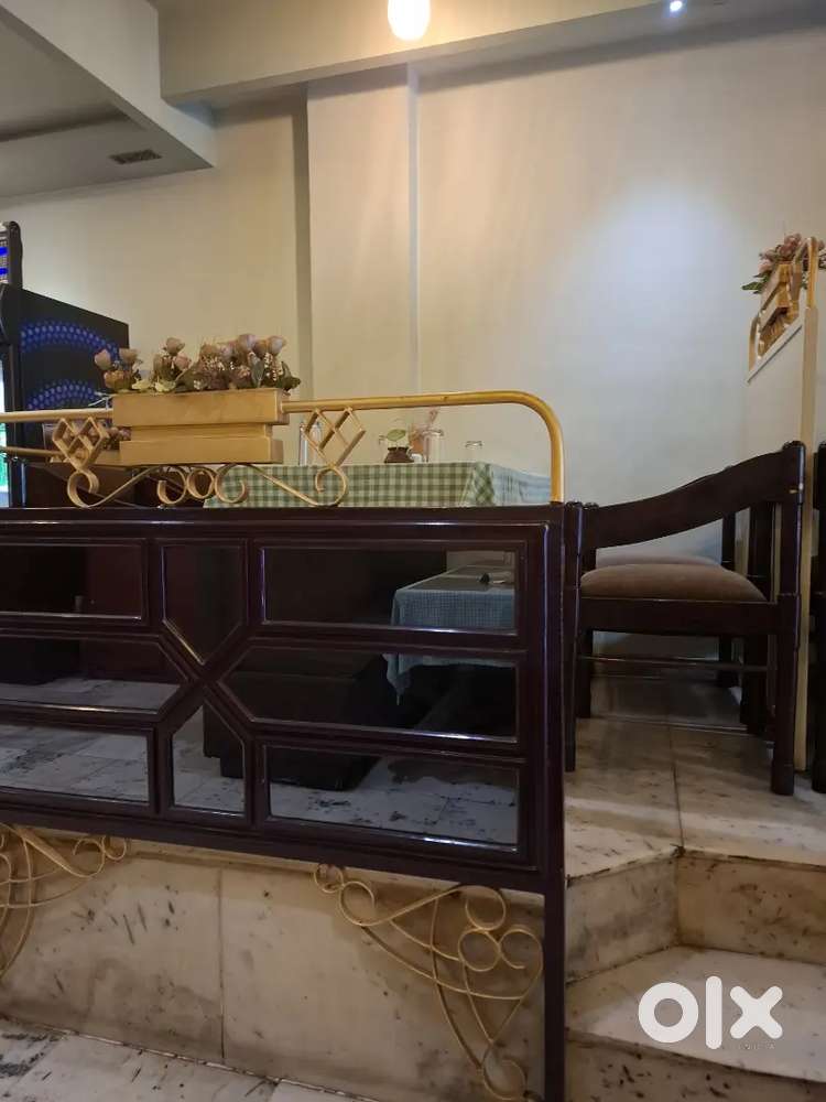 Restaurant captain and waiters