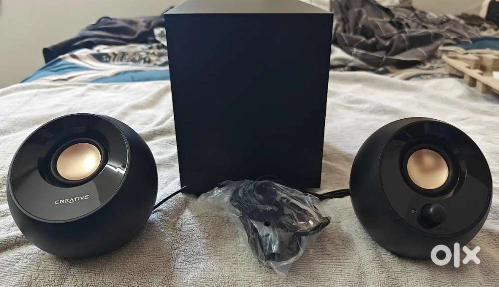 Creative pebble desktop speaker
