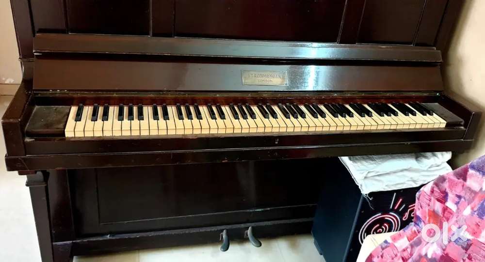 Strohmenger London,  Upright Piano