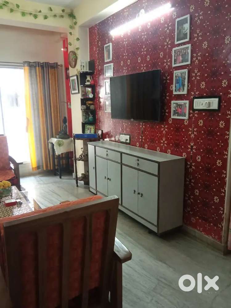 3bhk flat sale in picnic garden. Loanable
